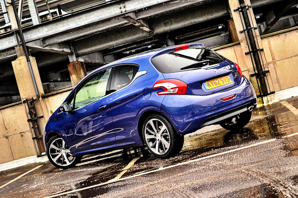Peugeot 208 Feline