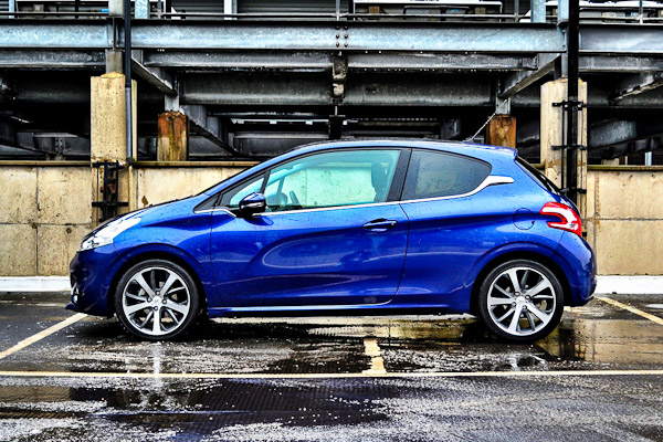 Peugeot 208 Feline
