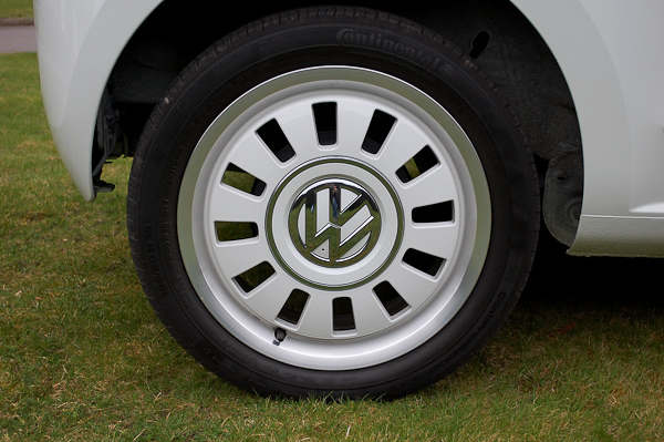 [Imagen: Volkswagen-Up-white-wheels.jpg]