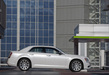 Chrysler-300c-white-side-on