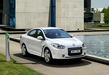 Renault-fluence-ze-white-charging